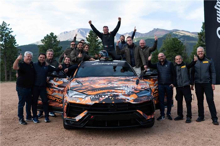 2022 Lamborghini Urus Pikes Peak race car front